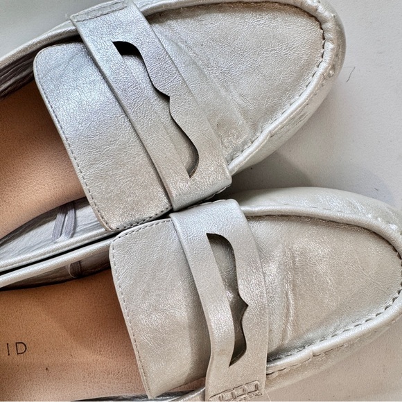 Minimalist Metallic Penny Loafers Torrid Silver Leather Flats Wide 8.5WW A19 - Picture 8 of 10